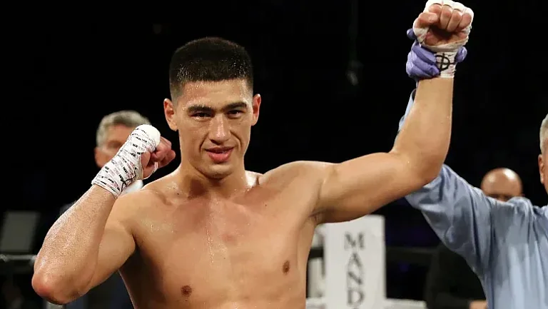 Дмитрий Бивол назвал самый тяжёлый бой в своей карьере