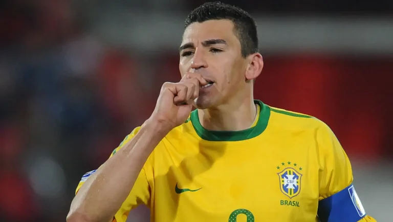 Лусио: «Бог подарил мне второй тайм после взрыва камина»