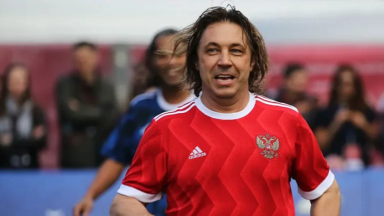 Мостовой хочет прокомментировать заявление Инфантино о возвращении российских команд