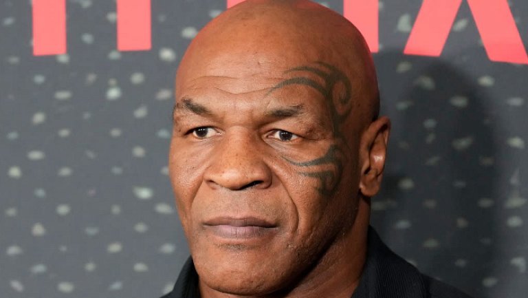 Тайсон проведет выставочный бой против Мейвезера