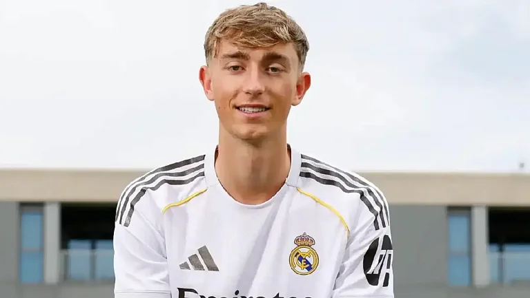 Агент Дина Хёйсена сравнил футболиста с Беккенбауэром