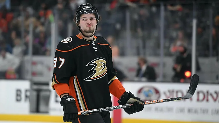 Мейсон МакТавиш и его представители ищут обмен из «Анахайма»