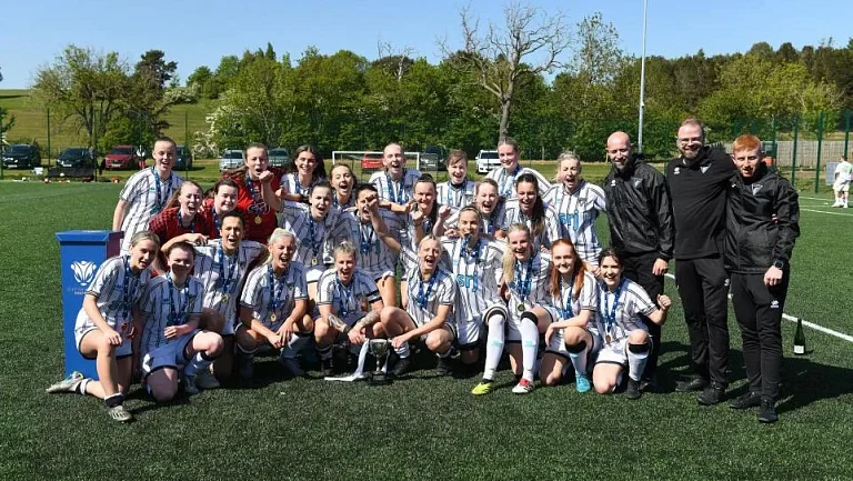 Женская команда «Данфермлин Атлетик» выходит в Первую лигу Шотландии