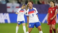 Бет Мид объясняет успех Англии на Евро-2025 после поражения от Франции