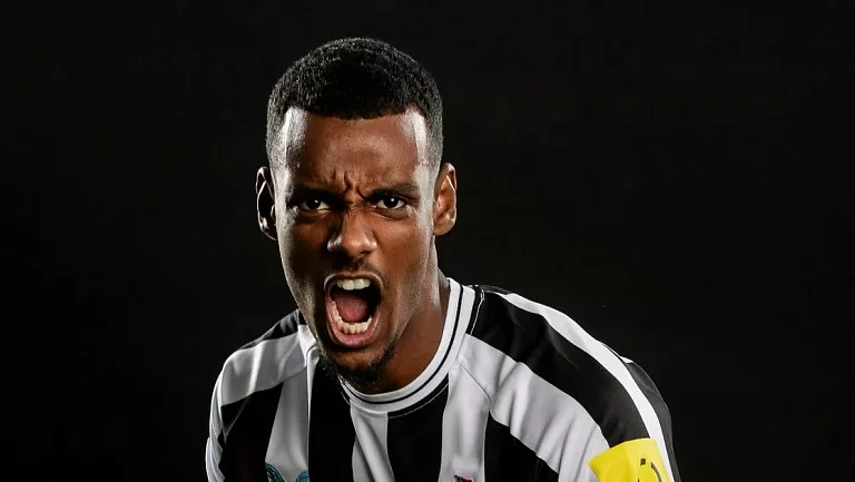 Исак остаётся в «Ньюкасле»: как выход в Лигу чемпионов меняет планы клуба