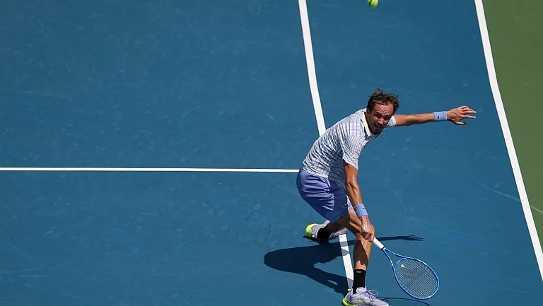 Собкин указал, как Медведеву выйти из затянувшегося кризиса