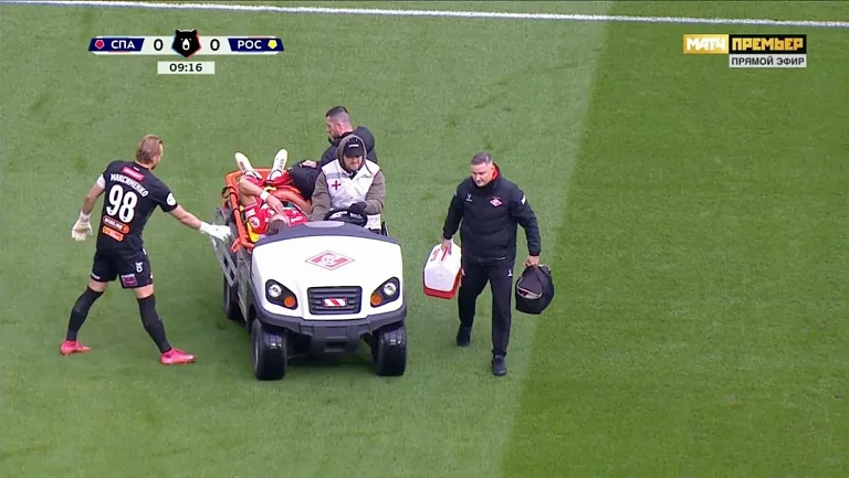 Бабича увезли с поля на спецмашине в матче с «Ростовом»