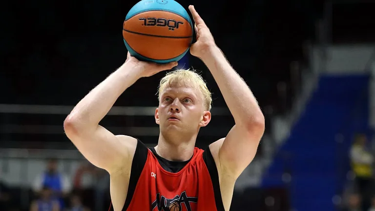 Стало известно, что Даниила Касаткина отпустили из французской тюрьмы