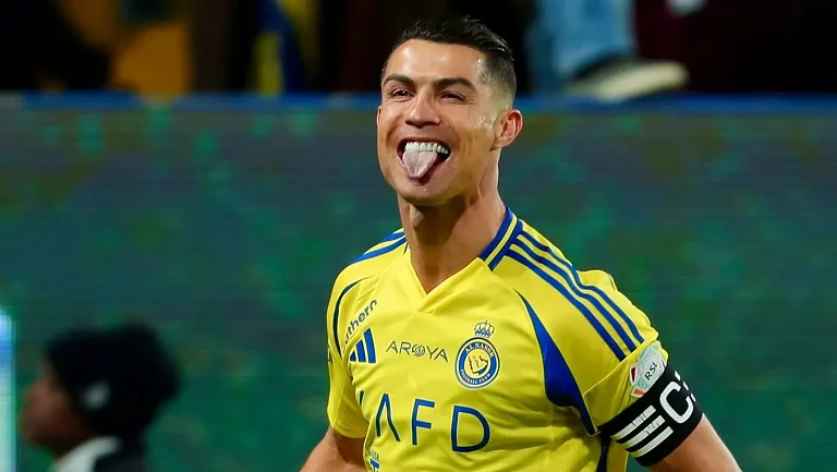 Роналду получил приз «Лучший футболист всех времён»