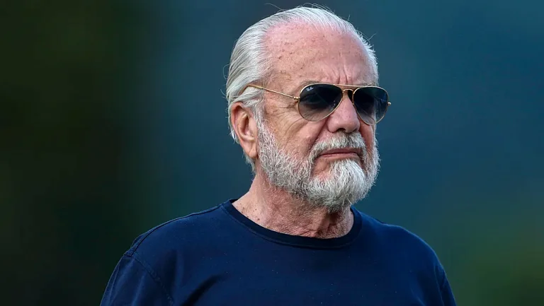 Президент Наполи Де Лаурентис пророчит кризис в современном футболе

