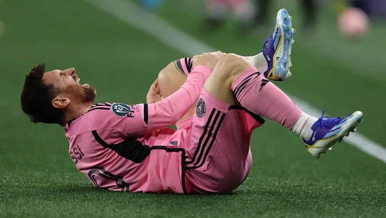 Месси покинул поле из-за травмы в начале игры против «Некаксы»