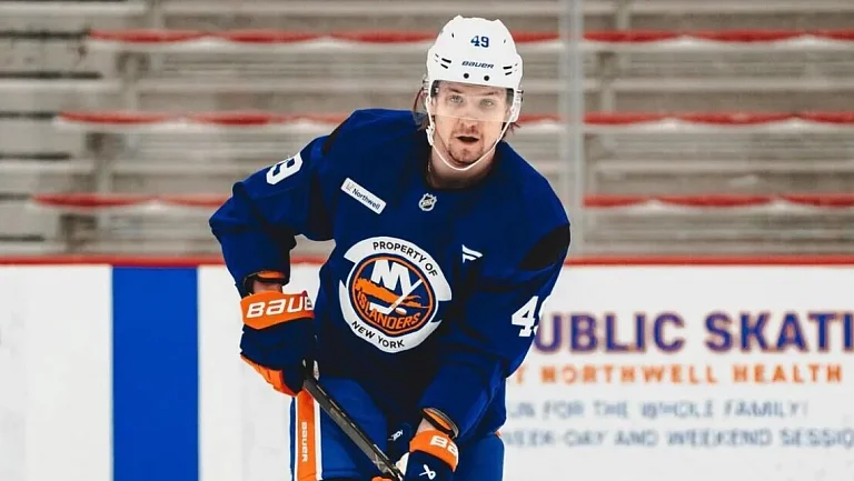 Шабанов и Романов пропустили тренировку «Айлендерс» в НХЛ: что известно?
