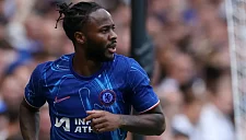 Стерлинг получает огромную зарплату без игровой практики