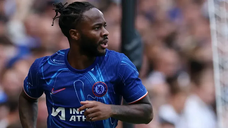 Стерлинг получает огромную зарплату без игровой практики