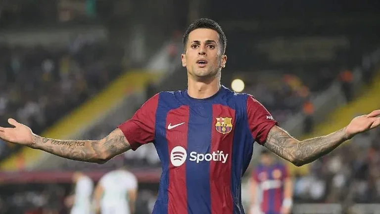 Стало известно, почему «Барселона» удалила новость о переходе Канселу