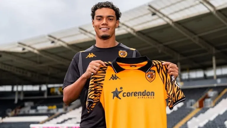 Сын Роналдиньо подписал контракт с «Халл Сити»