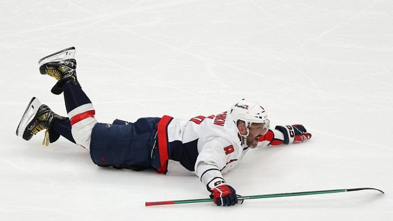 Рекордная 895-я шайба Овечкина названа лучшей в НХЛ