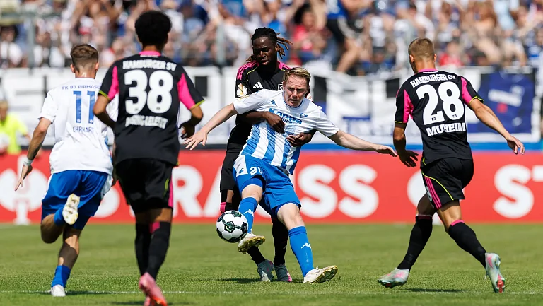 «Гамбург» едва избежал поражения против клуба пятого дивизиона