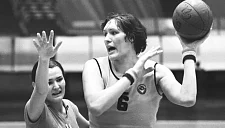 Умерла самая высокая профессиональная баскетболистка в истории: ей было 73 года