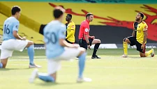 Футболисты АПЛ преклонят колено в борьбе с расизмом