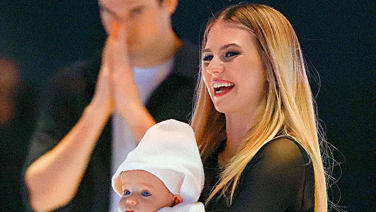 Александра Трусова показала грудного ребенка в шоу «Ледниковый период»