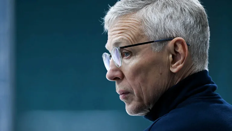 Крикунов ответил, грозит ли Ларионову увольнение из СКА