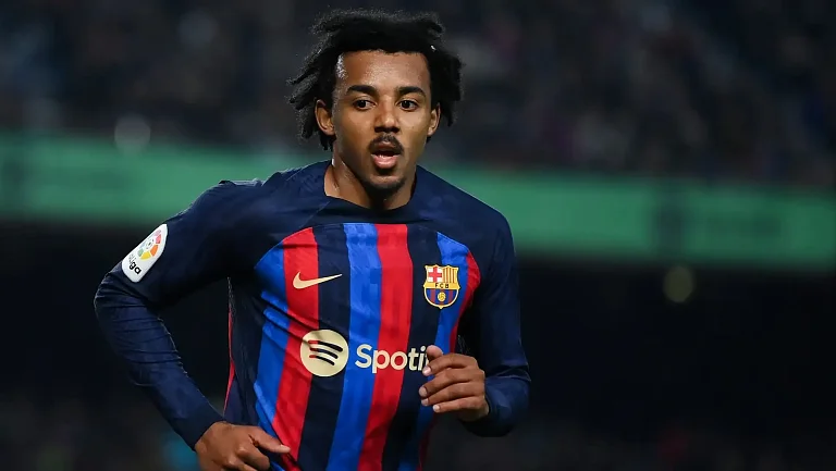 Жюль Кунде согласился на значительное понижение зарплаты в «Барселоне»