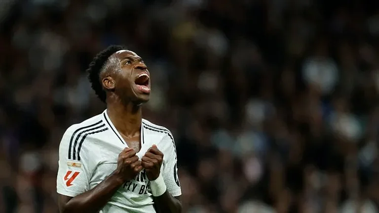 Хаби Алонсо объяснил, почему Винисиус начал матч в запасе