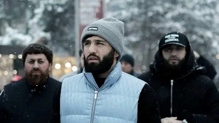 Российский боец UFC Царукян показал подарок от звезды «Манчестер Сити»