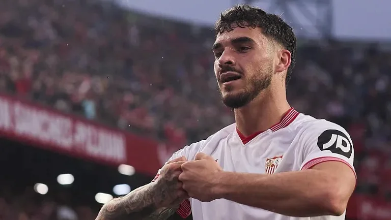 «Зенит» проявил интерес к форварду «Севильи» Исааку Ромеро