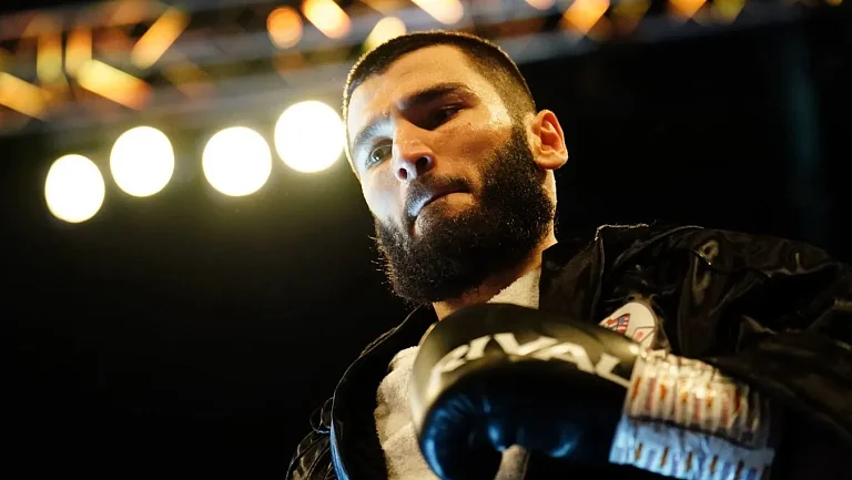 Кубинский боксёр Иглесиас готов встретиться с Бетербиевым и Биволом