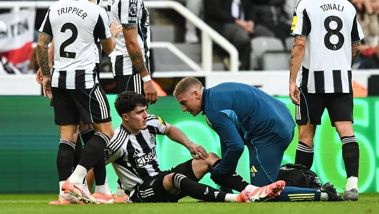 Тренер «Ньюкасла» Эдди Хау может потерять ключевого защитника на долгий срок