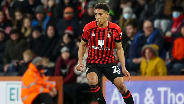 «Лидс» пытается подписать защитника «Борнмута» Джеймса Хилла