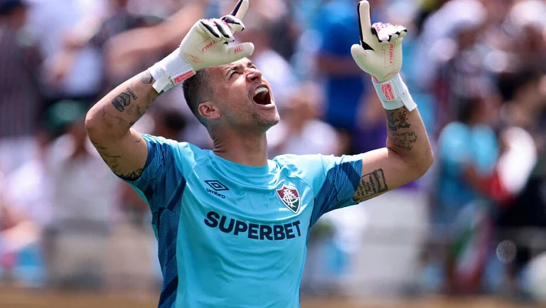 Бразильский вратарь установил новый рекорд по числу проведенных матчей