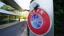 УЕФА приостановил решение по матчам за пределами Европы
