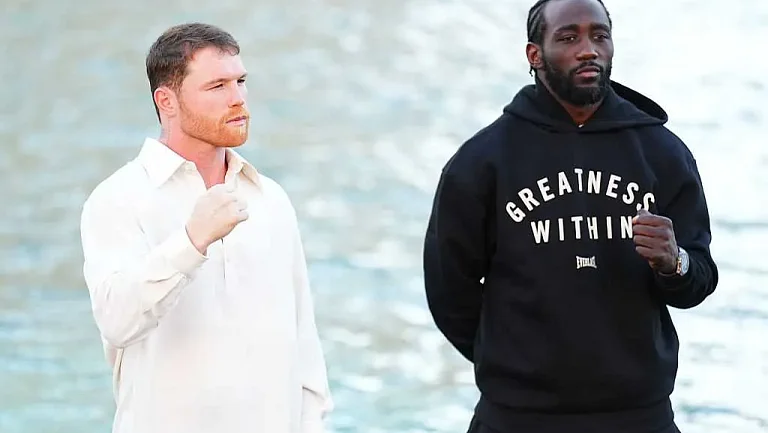 ИИ предсказал победу Альвареса над Кроуфордом