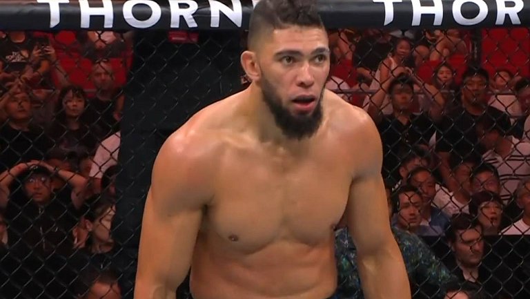 Уокер вернулся и нокаутировал Миньяра Чжана 