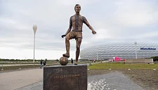 «Это больше, чем памятник» — «Бавария» увековечила Беккенбауэра