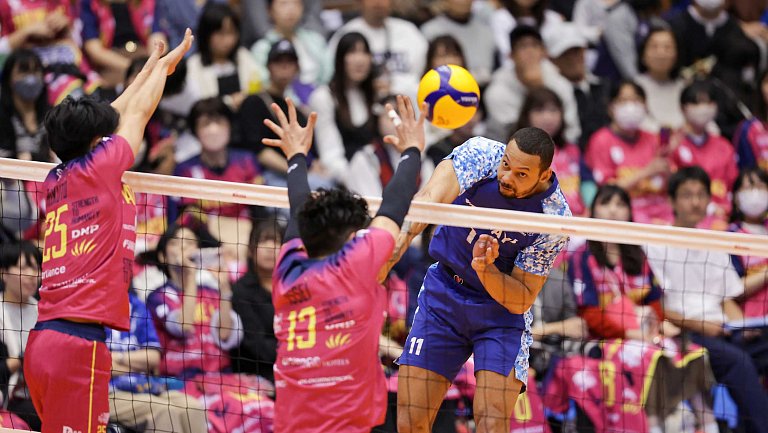 Tokyo Great Bears против Toray Arrows Shizuoka в матче по волейболу