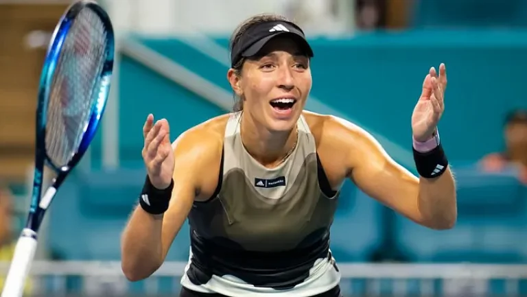 Пегула поделилась, как «вытеснять» других игроков с тренировочных кортов