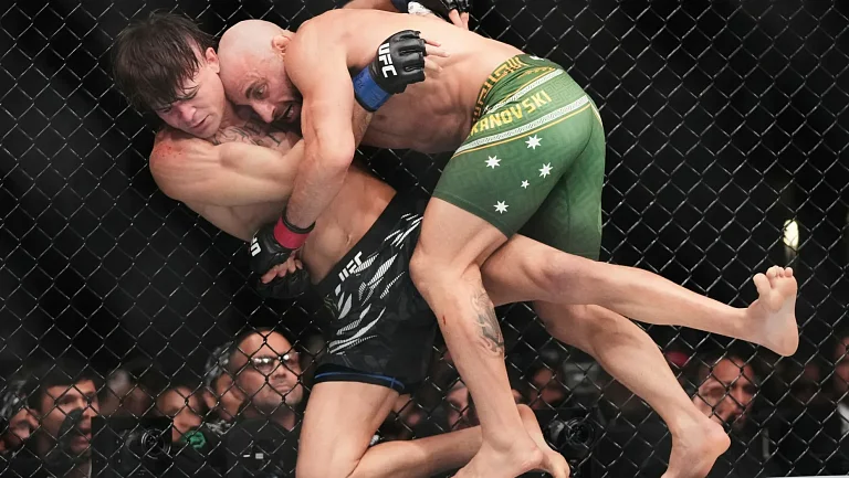 Волкановски хочет извиниться за то, что сел на лицо Лопесу в бою