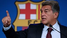 Почётный президент «Баварии» раскритиковал «Барселону» за огромные долги