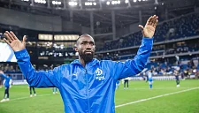 Бывшая девушка футболиста «Динамо» Нгмалё ворвалась с охраной в его квартиру