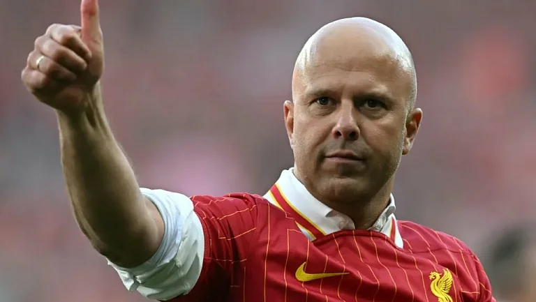 Арне Слот определяет состав для важного матча против «Кристал Пэлас»