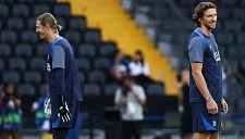 Рукопожатие Забарного и Сафонова в самолете попало на видео