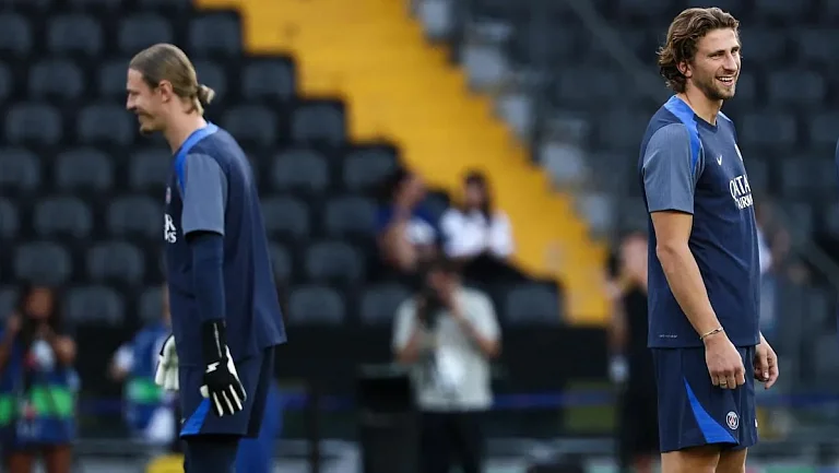 Рукопожатие Забарного и Сафонова в самолете попало на видео