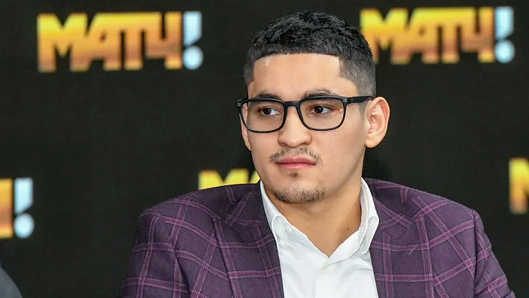 Олимпийский чемпион Альберт Батыргазиев приостановил карьеру боксёра