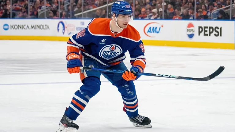Ассист Подколзина не спас «Эдмонтон» от поражения в матче НХЛ с «Торонто»
