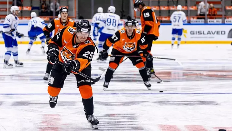 «Динамо» одерживает победу над «Амуром» в матче КХЛ в Хабаровске