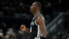 Бисмак Бийомбо остается в «Сан-Антонио Сперс»